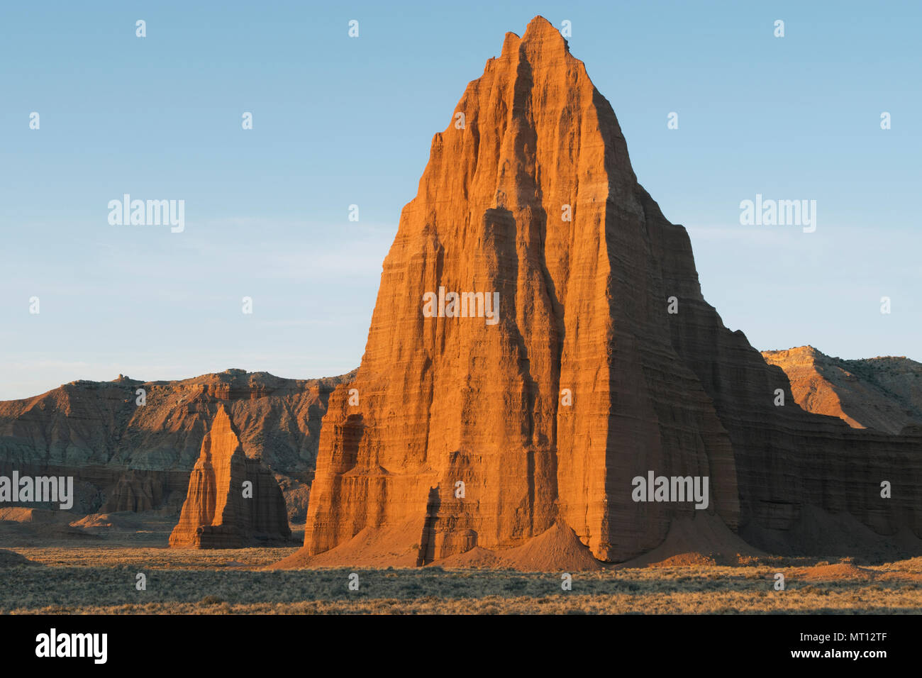 Temple de la lune à l'aube, la cathédrale, la vallée de Capitol Reef National Park, Utah, sunrise Banque D'Images