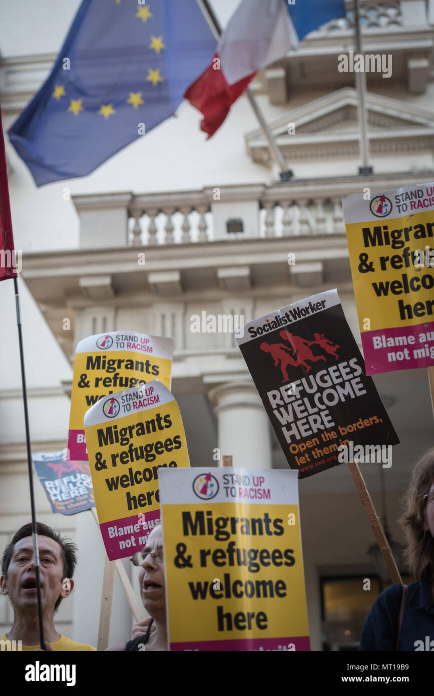 L'Ambassade française, Knightsbridge, Londres. 7 septembre 2016. L'étape de manifestants une manifestation devant l'Ambassade de France à Londres, appelant à la "jungle Banque D'Images