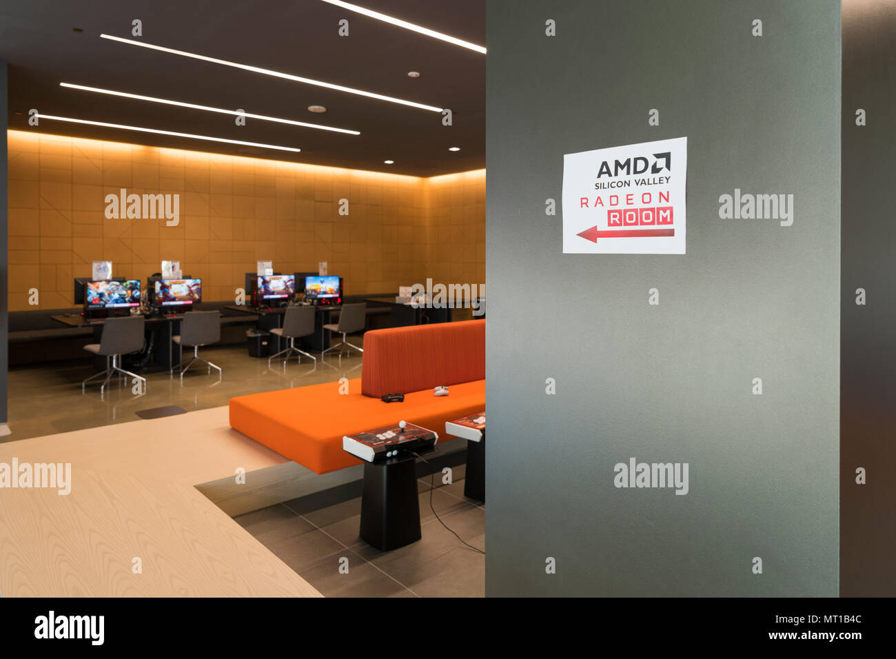 Santa Clara, Californie - le 26 avril 2018 : Advanced Micro Devices siège dans la Silicon Valley. L'AMD Radeon - vitrine publique de ses dernières tech Banque D'Images