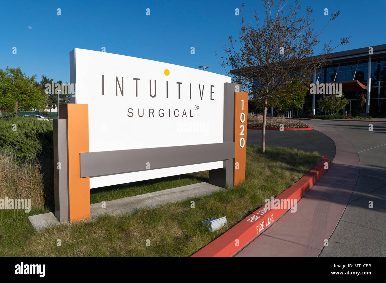 Sunnyvale, Californie - le 26 avril 2018 : Intuitive Surgical siège dans la Silicon Valley. Intuitive Surgical est une société américaine qui manufact Banque D'Images