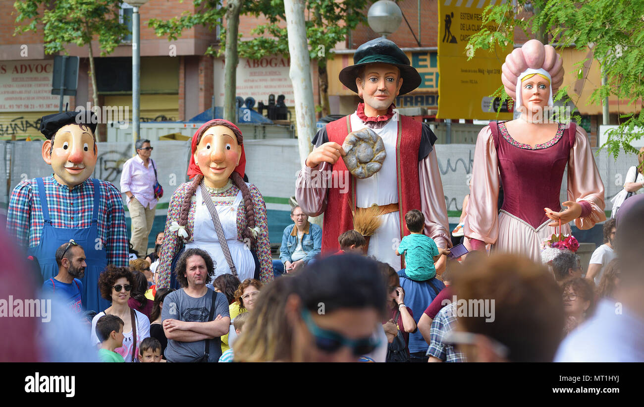 Barcelone - le 27 mai : Giants et Big-Heads dans la place de la Palmera, dans le quartier de La Verneda Banque D'Images