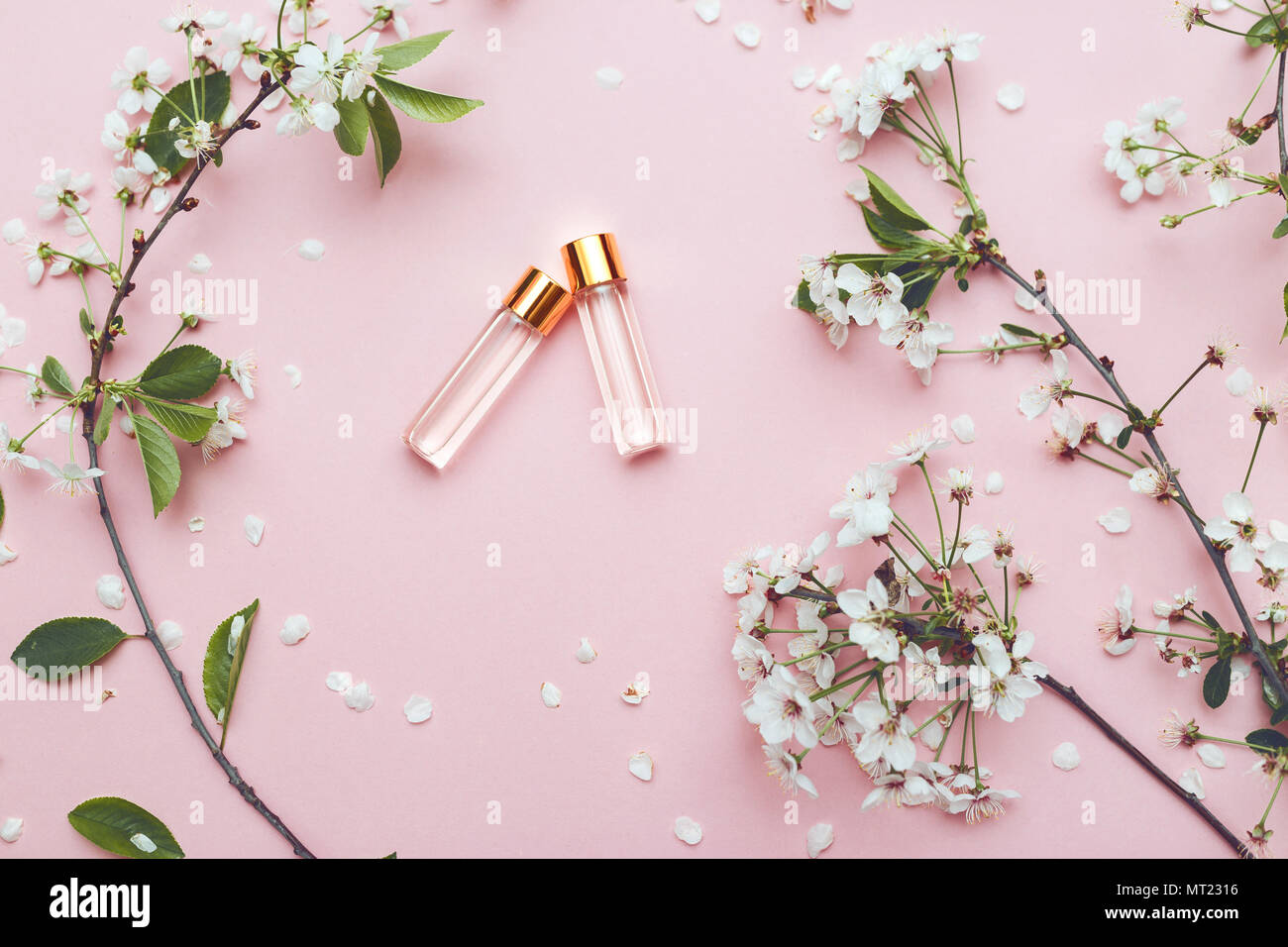 Deux bouteilles de parfum à l'Abricot Blossom Banque D'Images
