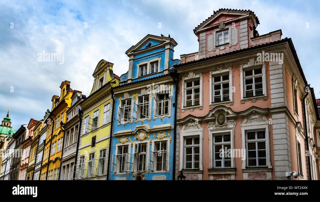 Façades de maisons colorées de la vieille ville de Prague, République Tchèque Banque D'Images