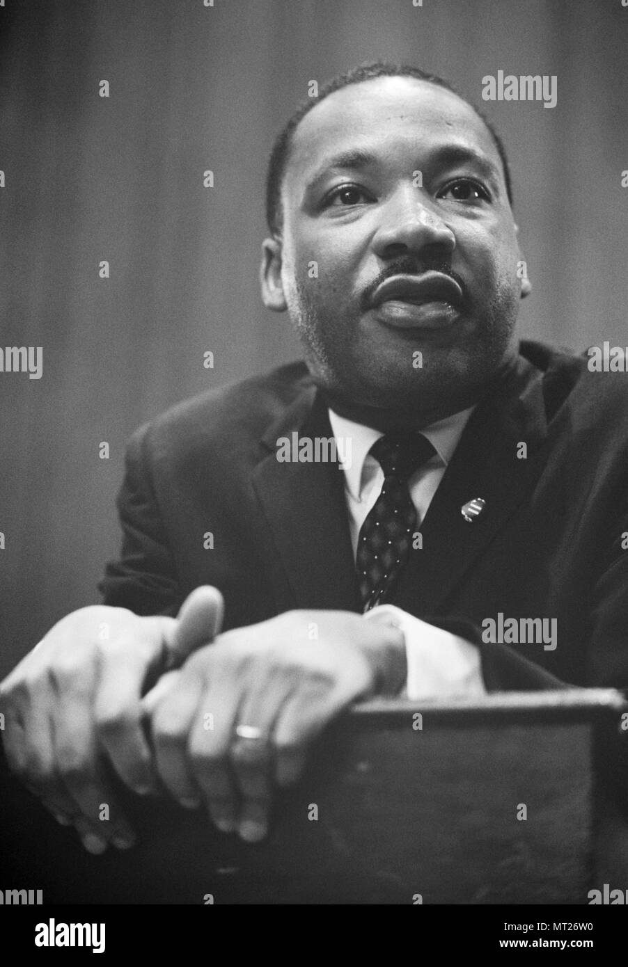 Martin Luther King à la conférence de presse le 26 mars 1964 à Washington, D.C. après le débat au Sénat sur le projet de loi des droits civils. Banque D'Images