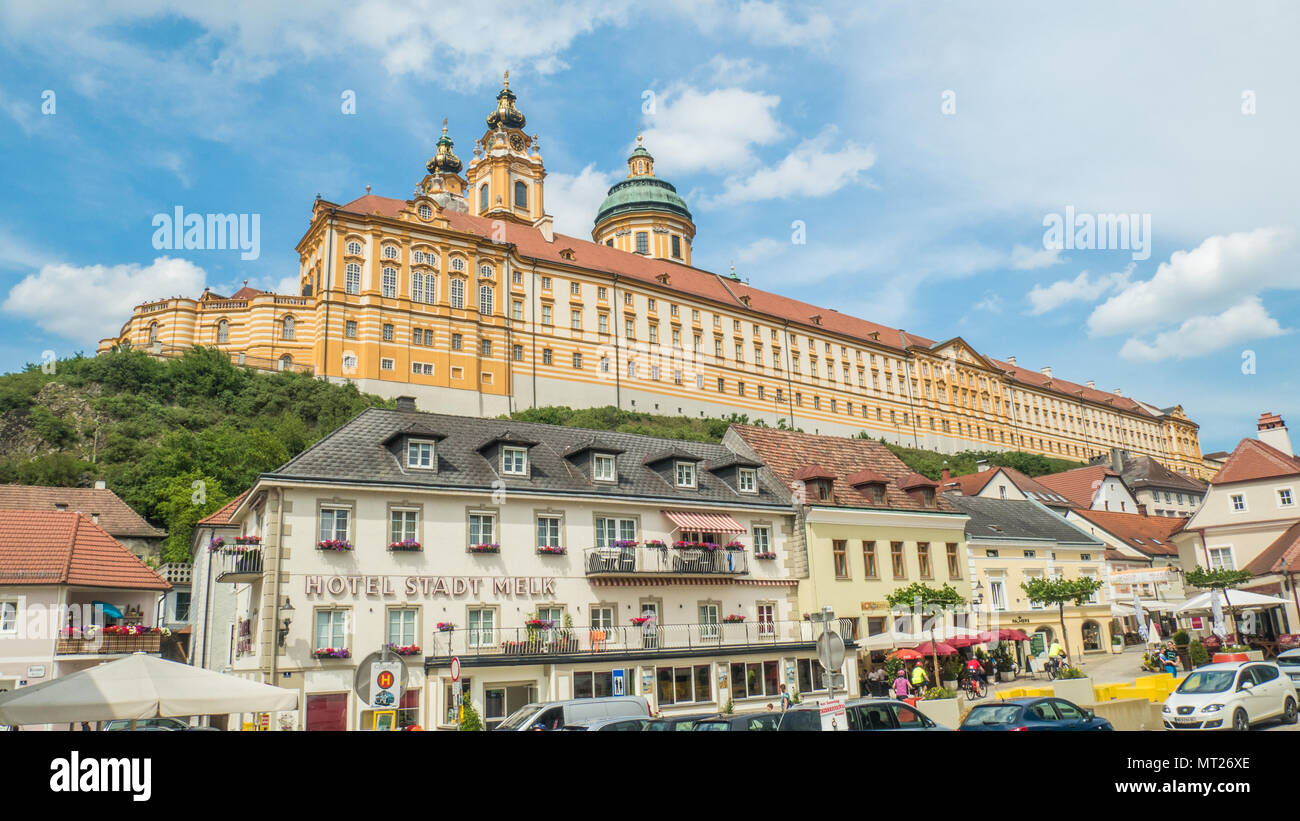 Abbaye de Melk, une abbaye bénédictine dominant la ville de Melk à côté du Danube près de la Wachau, région de Basse-Autriche. Banque D'Images