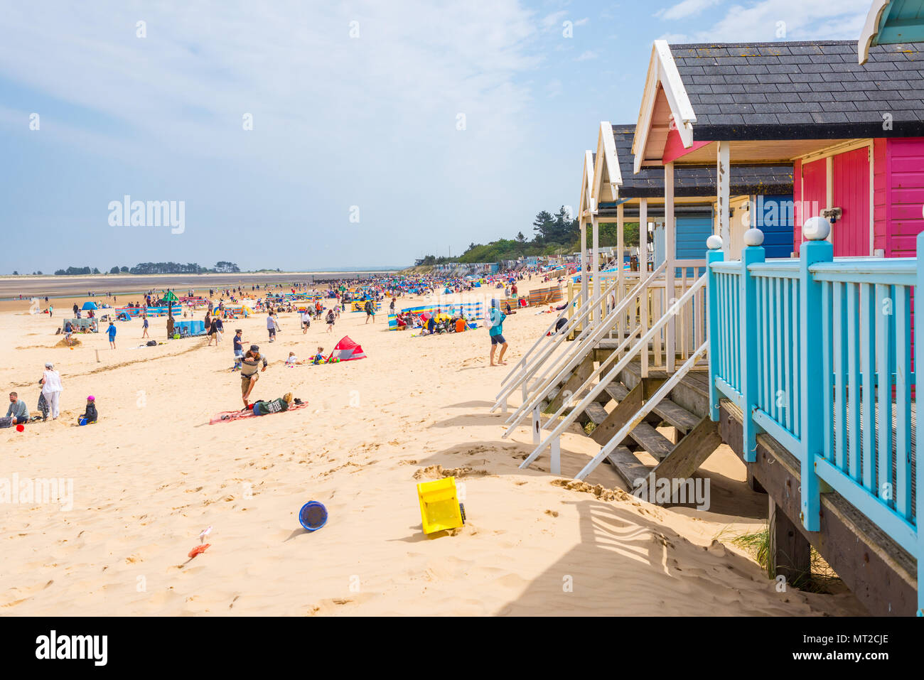 Wells-next-the-Sea, Norfolk, Royaume-Uni. 27 mai 2018. Les personnes bénéficiant de la chaude journée ensoleillée pendant les vacances de week-end sur la plage, à Norfolk. Credit : Nicola Ferrari/Alamy Live News. Banque D'Images