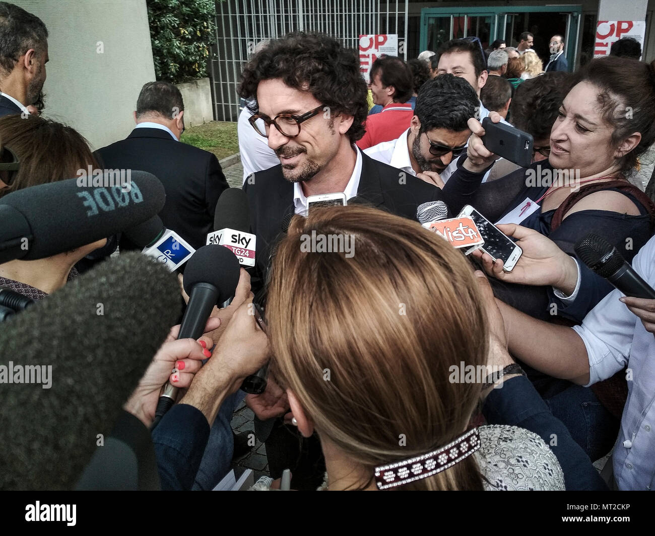 27 mai 2018 - Ivrea, Italy-May 27, 2018 Journée Portes Ouvertes : Rousseau M5S Circulation 5 étoile avec Danilo Toninelli et Davide Casaleggio à Ivrea Crédit : Stefano Guidi/ZUMA/Alamy Fil Live News Banque D'Images