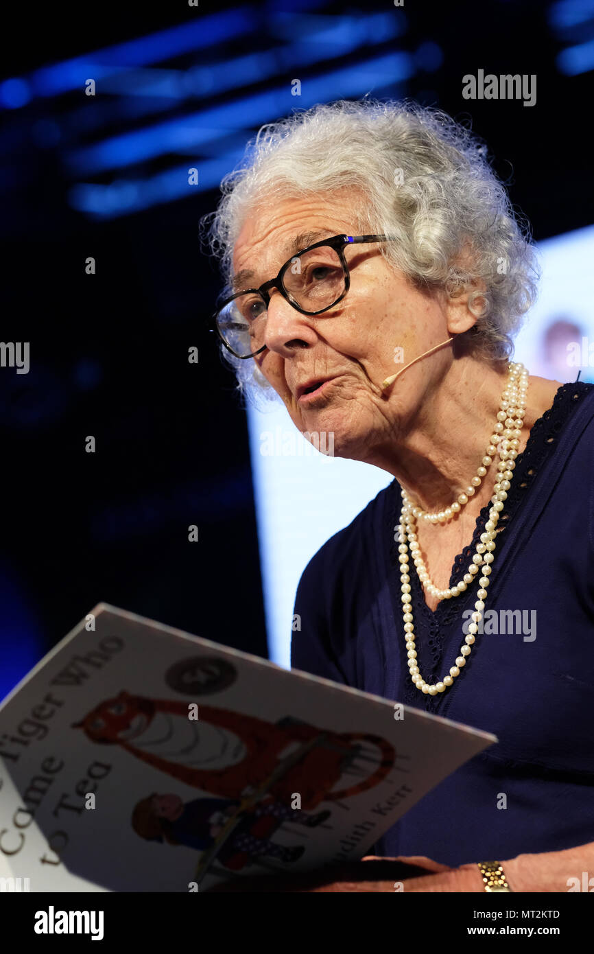 Hay Festival, Hay on Wye, UK - Mai 2018 - 94 ans auteur Judith Kerr se lit à partir de son plus célèbre livre pour enfants Le tigre qui est venu à plateau - le livre a été publié pour la première fois il y a 50 ans - Photo Steven Mai / Alamy Live News Banque D'Images