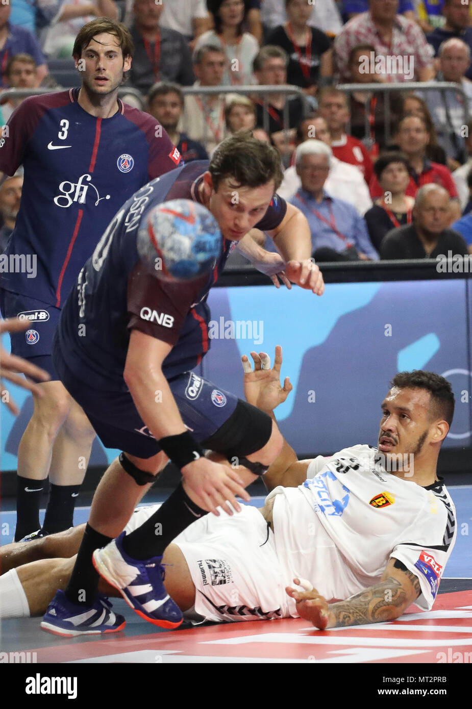 Sander Sagosen , Uwe Gensheimer (Paris Saint Germain) et Rogerio Ferreira Moraes (Varda SC) lors de la finale de la Ligue des Champions EHF4, troisième place finale match de hand entre Paris Saint-Germain (PSG) et le Vardar Skopje le 27 mai 2018 à Lanxess-Arena à Cologne, Allemagne - Photo Laurent Lairys / DPPI Banque D'Images