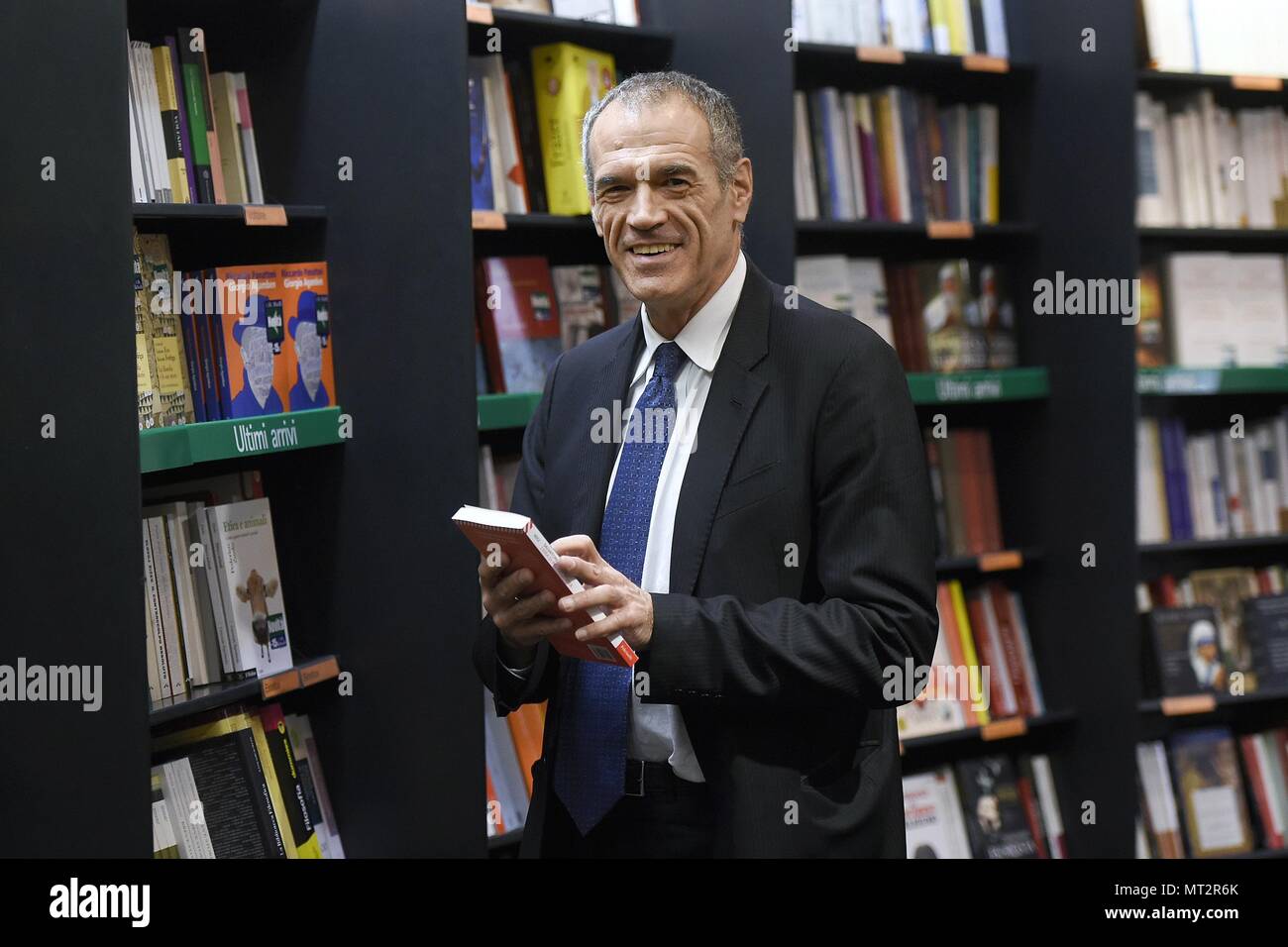 Rome, 13 mars 2018 Carlo Cottarelli lors de la présentation du livre "Les Sept Péchés capitaux de l'économie italienne' ph. ÂˆšÃ‡â€ © Luigi ( Mistrulli, Rome - 2018-03-13) ps la photo peut être utilisé en respectant le contexte dans lequel elle a été prise, et sans l'intention diffamatoire des personnes représentées (Luigi Mistrulli, FOTO LES ARCHIVES - 2018 -05-28) ps la photo peut être utilisé en respectant le contexte dans lequel elle a été prise, et sans l'intention diffamatoire de la décoration des personnes représentées Banque D'Images