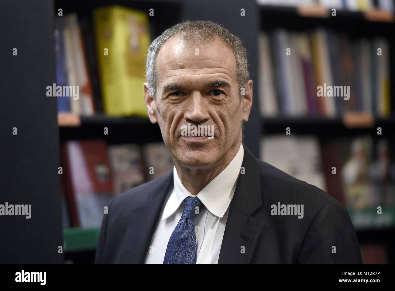 Rome, 13 mars 2018 Carlo Cottarelli lors de la présentation du livre "Les Sept Péchés capitaux de l'économie italienne' ph. ÂˆšÃ‡â€ © Luigi ( Mistrulli, Rome - 2018-03-13) ps la photo peut être utilisé en respectant le contexte dans lequel elle a été prise, et sans l'intention diffamatoire des personnes représentées (Luigi Mistrulli, FOTO LES ARCHIVES - 2018 -05-28) ps la photo peut être utilisé en respectant le contexte dans lequel elle a été prise, et sans l'intention diffamatoire de la décoration des personnes représentées Banque D'Images