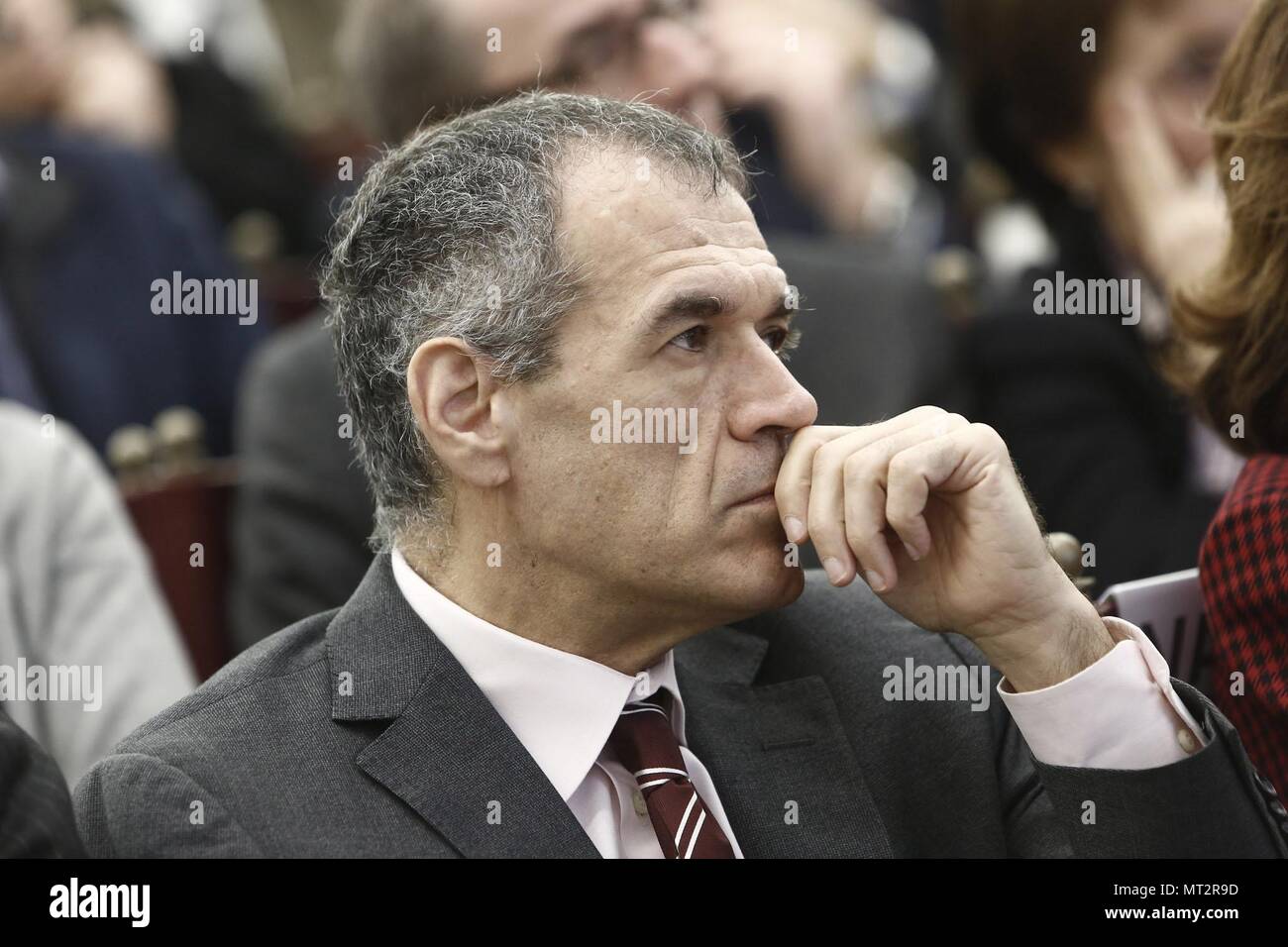 Avec SNA ET BOCCONI EIEF "IDÉES POUR LA CROISSANCE" AVEC CARLO COTTARELLI (ANTONIA CESAREO, ROME - 2014-03-25) ps la photo peut être utilisé en respectant le contexte dans lequel elle a été prise, et sans l'intention diffamatoire de la dignité des personnes représentées (ANTONIA CESAREO, FOTO ARCHIVIO - 2018-05-28) ps la photo peut être utilisé en respectant le contexte dans lequel elle a été prise, et sans l'intention diffamatoire de la décoration des personnes représentées Banque D'Images