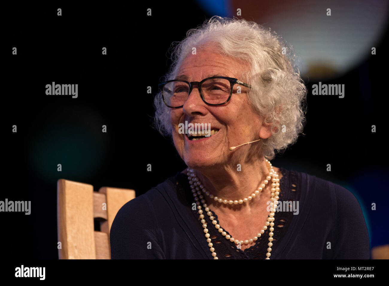 Le Hay Festival, Hay on Wye, Bank Holiday Lundi, 28 mai 2018. Auteur de 94 ans JUDITH KERR , créateur de 'Le tigre qui est arrivé au plateau', parlant sur scène , sur les vacances de banque lundi, au cinquième jour de la 31 e Hay Festival Photo © Keith Morris / Alamy Live News Banque D'Images