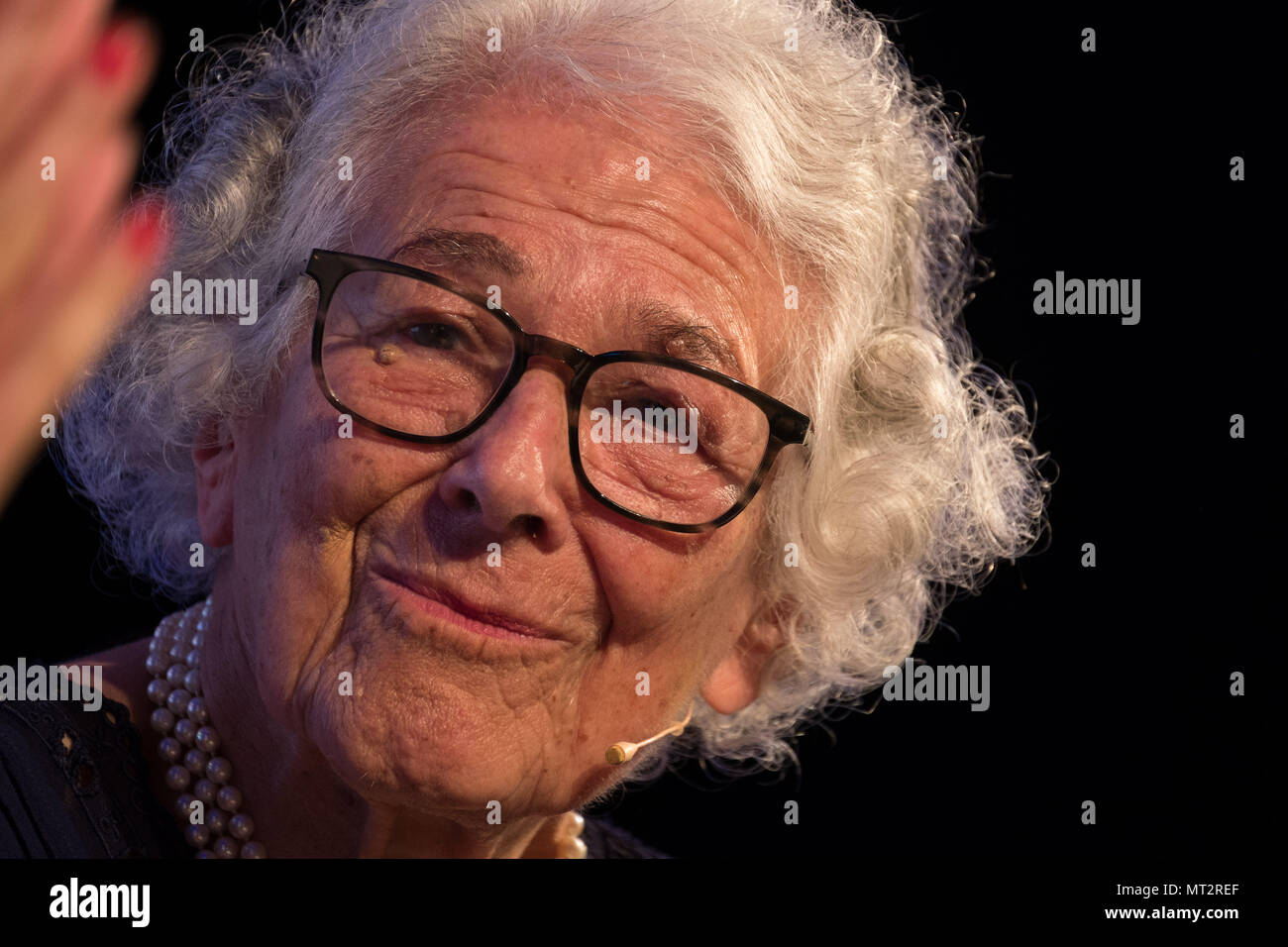 Le Hay Festival, Hay on Wye, Bank Holiday Lundi, 28 mai 2018. Auteur de 94 ans JUDITH KERR , créateur de 'Le tigre qui est arrivé au plateau', parlant sur scène , sur les vacances de banque lundi, au cinquième jour de la 31 e Hay Festival Photo © Keith Morris / Alamy Live News Banque D'Images