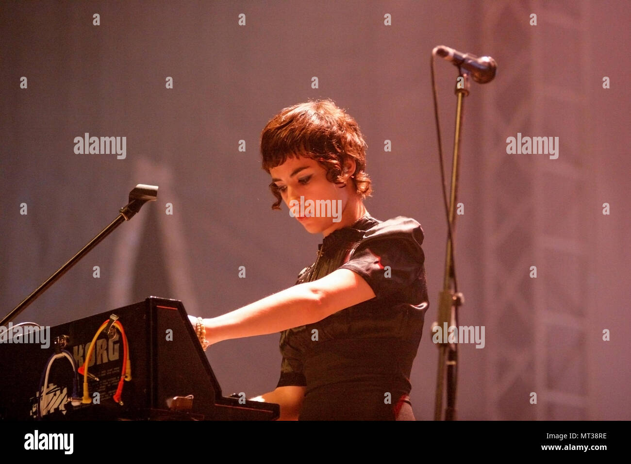 Mira Aroyo en effectuant Ladytron à la sortie festival 2005, Novi Sad, Serbie-. Banque D'Images