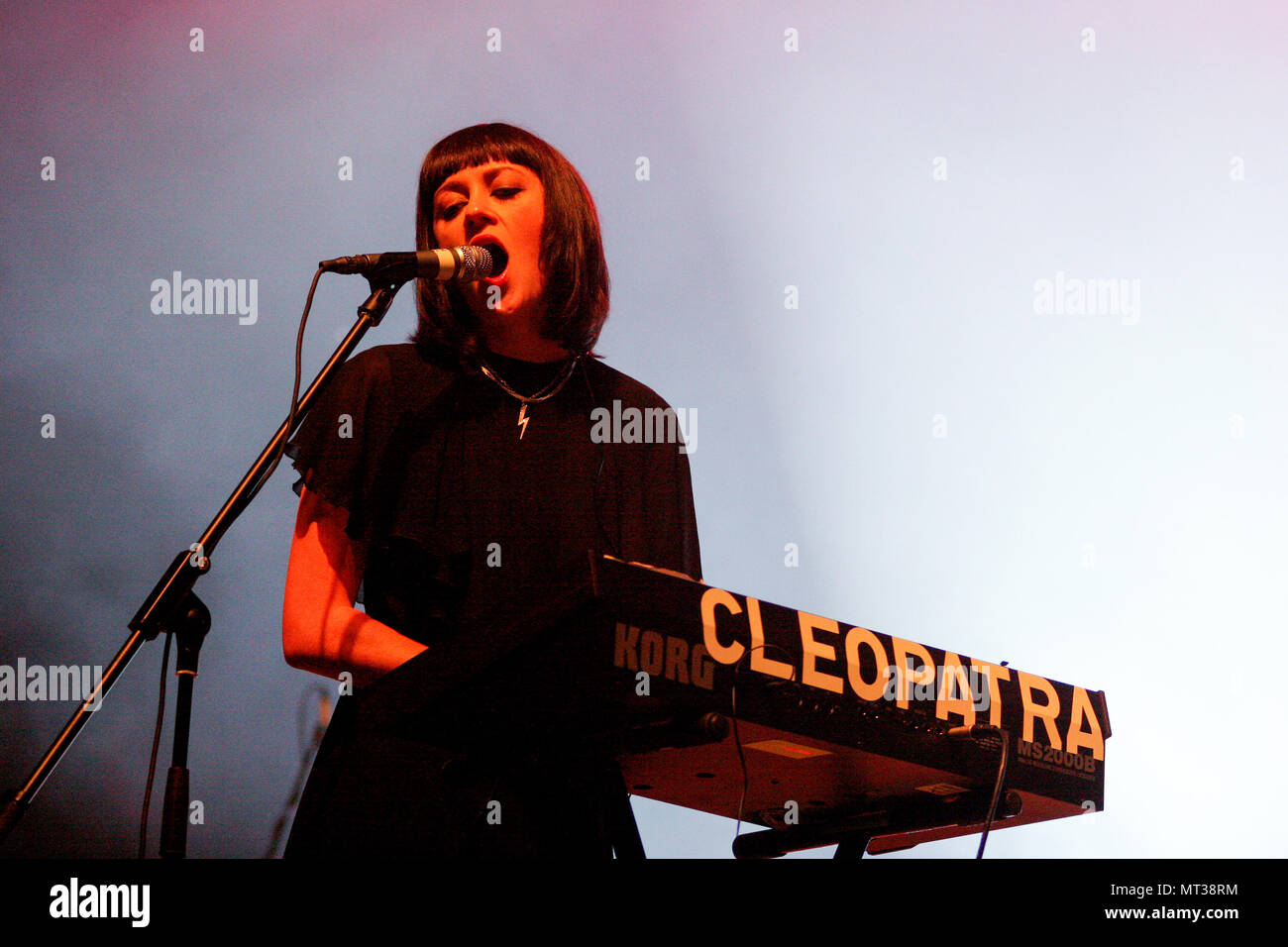 Helen Marnie chanteur principal dans l'exécution de Ladytron à la sortie festival 2005, Novi Sad, Serbie-. Banque D'Images