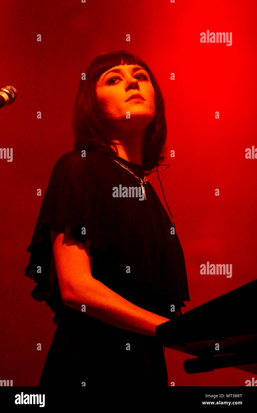 Helen Marnie chanteur principal dans l'exécution de Ladytron à la sortie festival 2005, Novi Sad, Serbie-. Banque D'Images