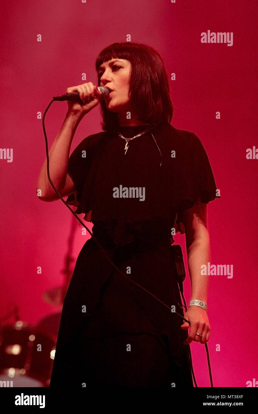 Helen Marnie chanteur principal dans l'exécution de Ladytron à la sortie festival 2005, Novi Sad, Serbie-. Banque D'Images