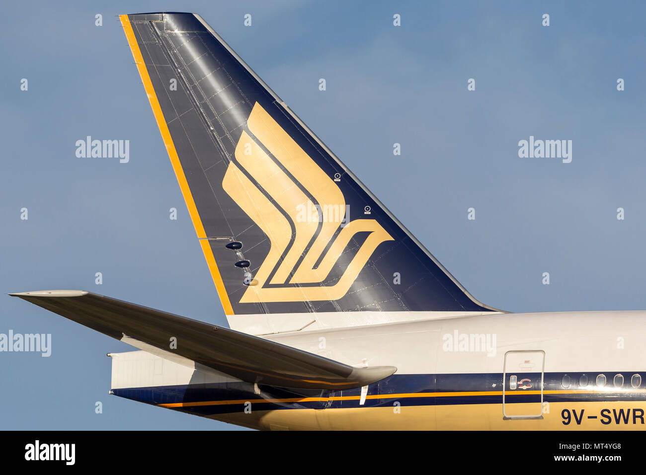 Singapore Airlines Boeing 777-300 (777-312/ER) avion de 9V-SWR en approche pour atterrir à Melbourne International Banque D'Images