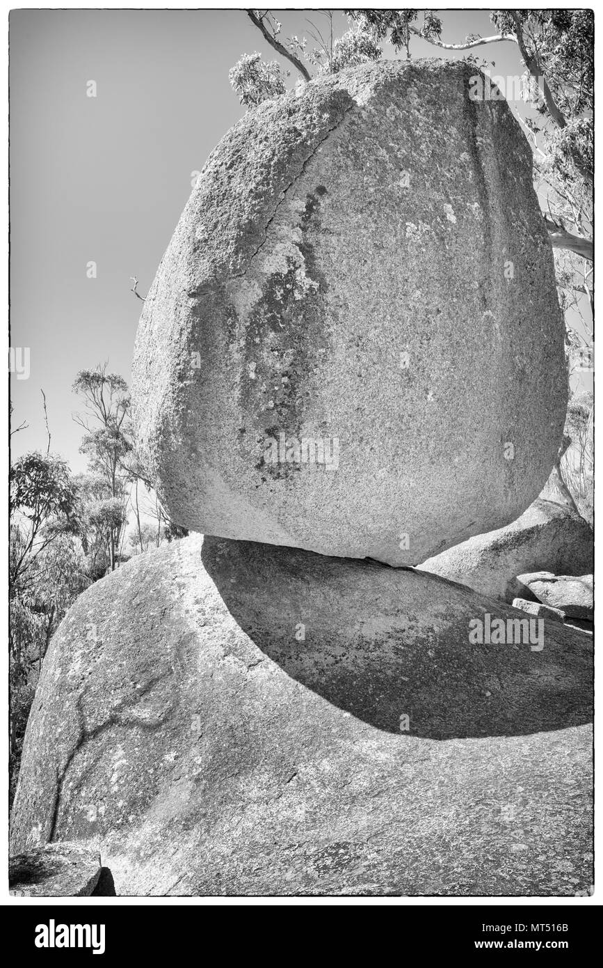 L'équilibrage incroyable Rock, mettez en surbrillance dans le Parc National de Porongurup près d'Albany, dans l'ouest de l'Australie Banque D'Images