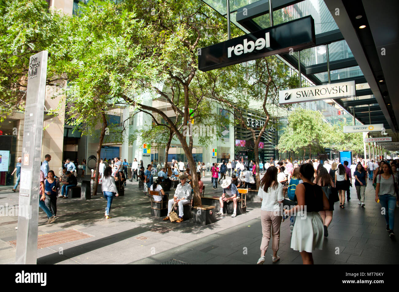 SYDNEY, AUSTRALIE - Avril 6, 2018 : Pitt Street Mall emblématique de l'Australie est le plus achalandé et le plus commerçant cosmopolite Banque D'Images