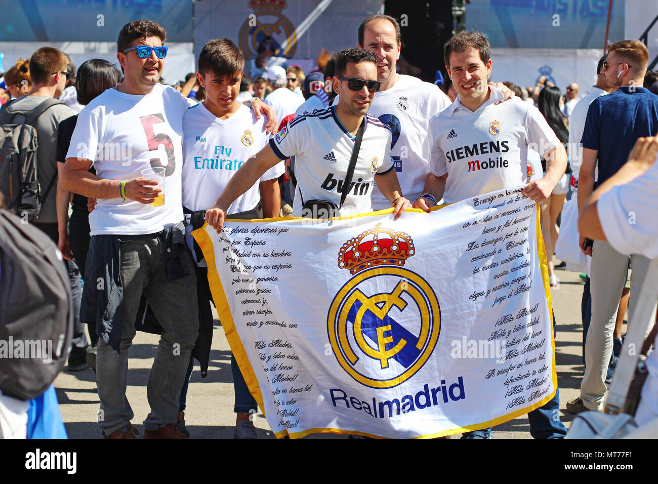 Kiev, UKRAINE - le 26 mai 2018 : Real Madrid football fans taking photo lors de la journée de match de finale de la Ligue des Champions Real Madrid vs Liverpool Banque D'Images