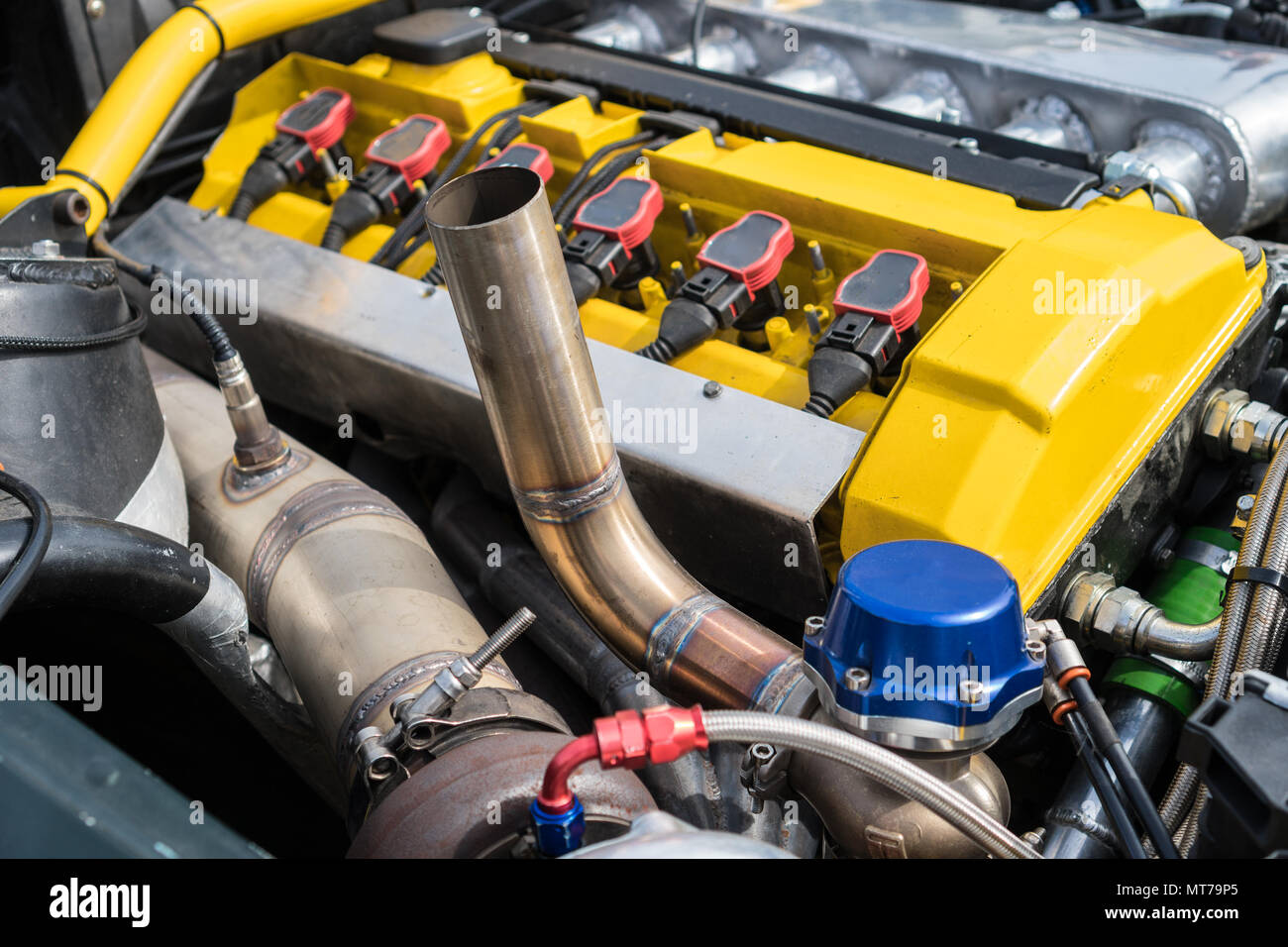 L'écoute d'oxyde nitreux turbo moteur en voiture. Banque D'Images