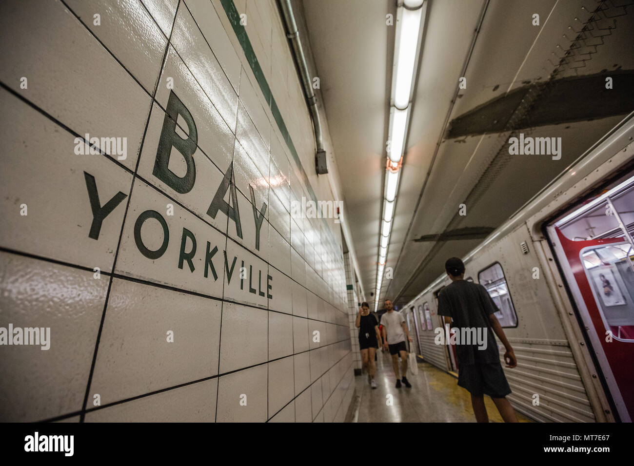la station lower bay de toronto est une station de métro active et c'est un lieu populaire de tournage de films et de films Banque D'Images