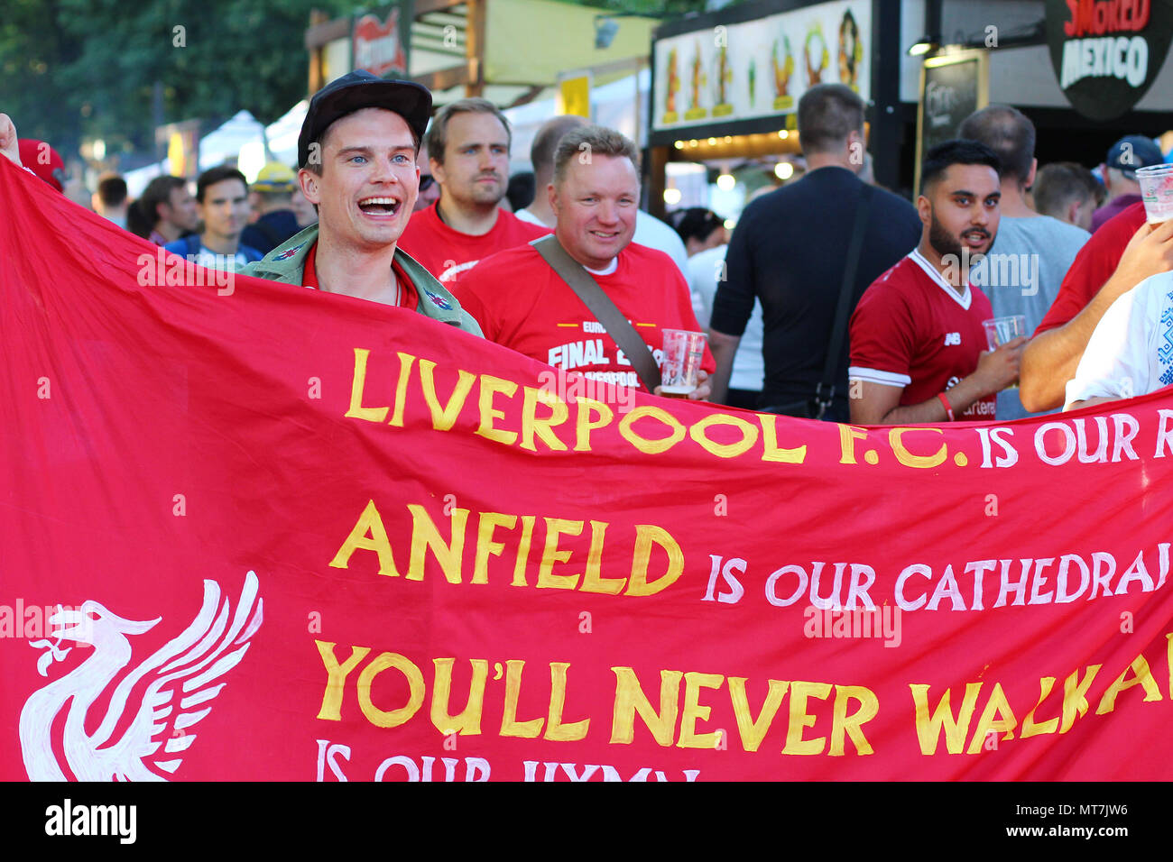 Kiev, UKRAINE - le 26 mai 2018 : Liverpool Football fans de Shevchenko Park en attente de la finale de la Ligue des Champions match Real Madrid vs Liverpool Banque D'Images