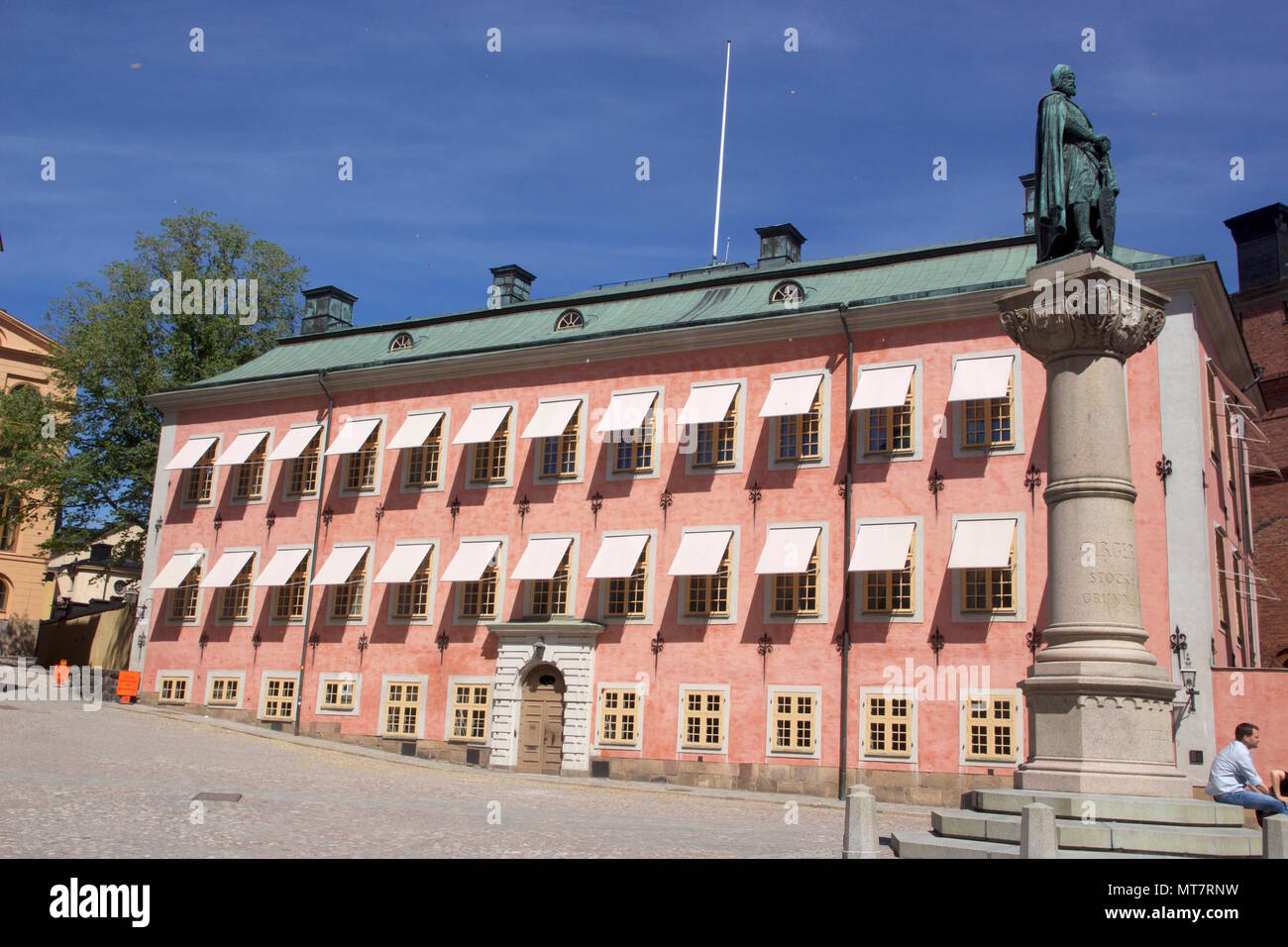 Stenbockska palatset ou Stenbock Palace, est un palace avec une façade rose construit au 17ème siècle en Riddarholmen, Stockholm, Suède Banque D'Images
