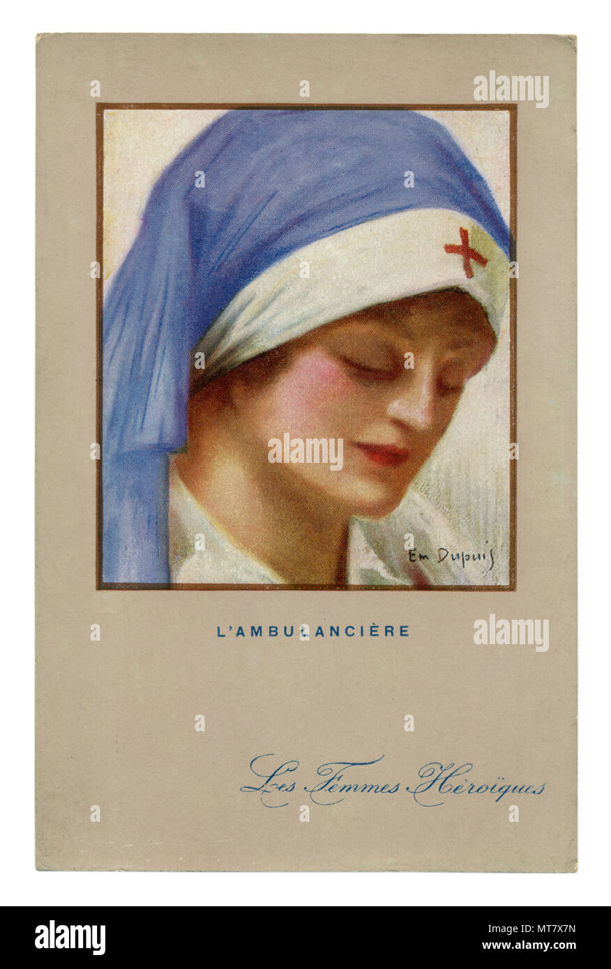 Carte postale historique français : Les femmes sont des héros : une infirmière. Une jeune fille, dans un mouchoir bleu et blanc avec une croix rouge. la première guerre mondiale 1914-1918. Banque D'Images