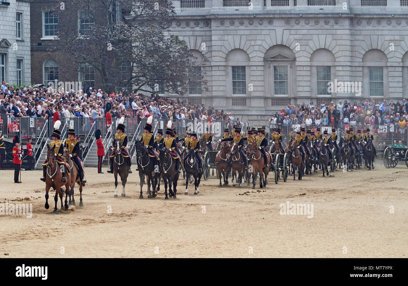 Londres Les généraux de révision en Horse Guards Parade une pratique pour la parade la couleur la parade d'anniversaire 2018 Queens Banque D'Images