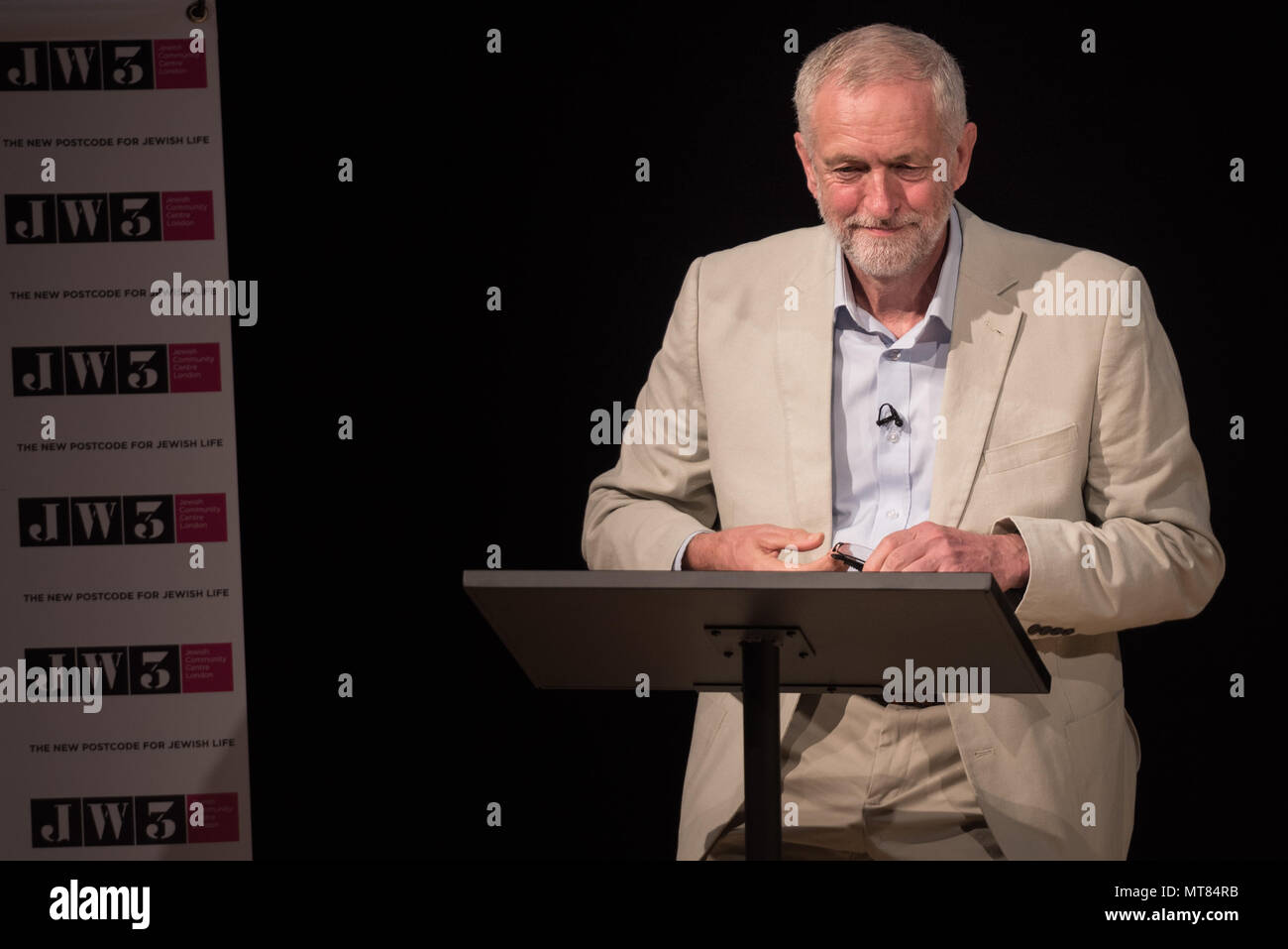 JW3, 341-351 Finchley Road, Londres. Le 18 septembre 2016. Jeremy Corbyn et Owen Smith prendre part à une campagne électorale à la direction du Parti du travail en Amérique du Nord L'événement Banque D'Images