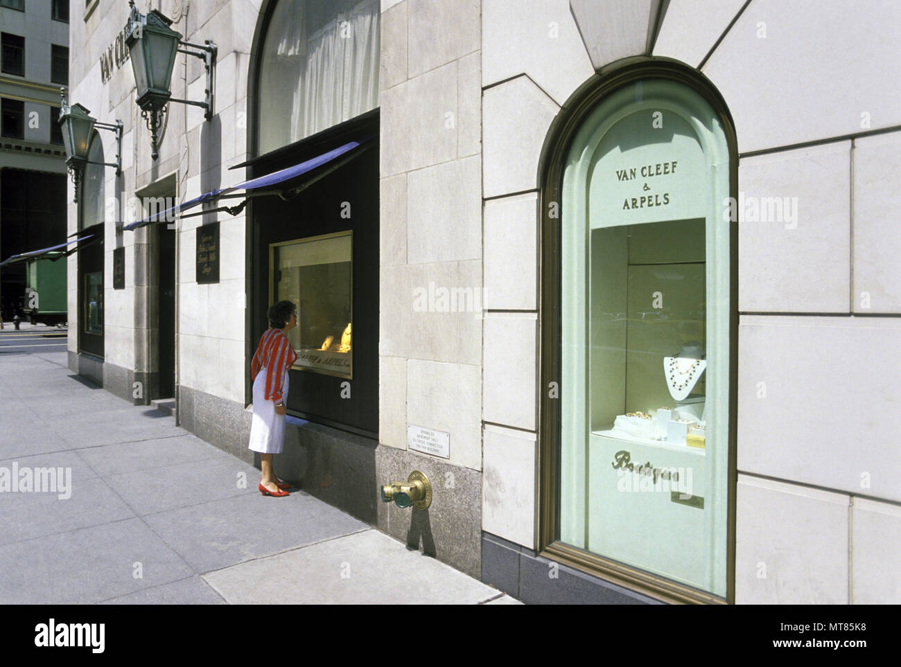 Historique 1988 Van Cleef & Arpels STORE SHOPFRONT CINQUIÈME AVENUE MANHATTAN NEW YORK USA Banque D'Images