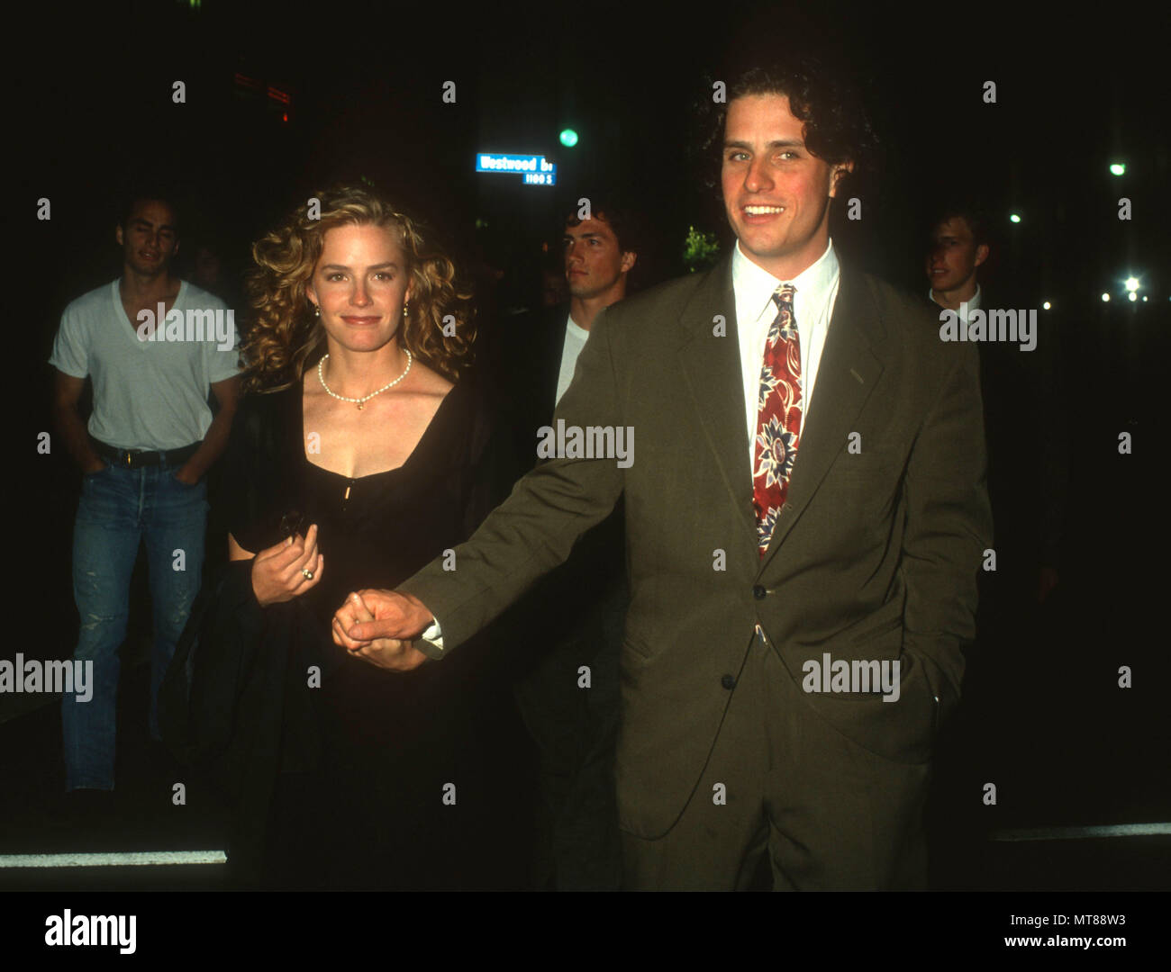 LOS ANGELES, CA - le 23 mai : (L-R) L'actrice Elisabeth Shue, acteur Andrew Shue et directeur Davis Guggenheim assister à la 'Soapdish' Westwood Création le 23 mai 1991 au Théâtre National Mann à Los Angeles, Californie. Photo de Barry King/Alamy Stock Photo Banque D'Images LOS ANGELES, CA - le 23 mai : (L-R) L'actrice Elisabeth Shue, acteur Andrew Shue et directeur Davis Guggenheim assister à la 'Soapdish' Westwood Création le 23 mai 1991 au Théâtre National Mann à Los Angeles, Californie. Photo de Barry King/Alamy Stock Photo Banque D'Images