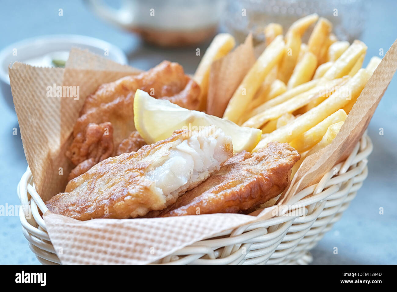 Croustillant de poisson et frites panier Banque D'Images