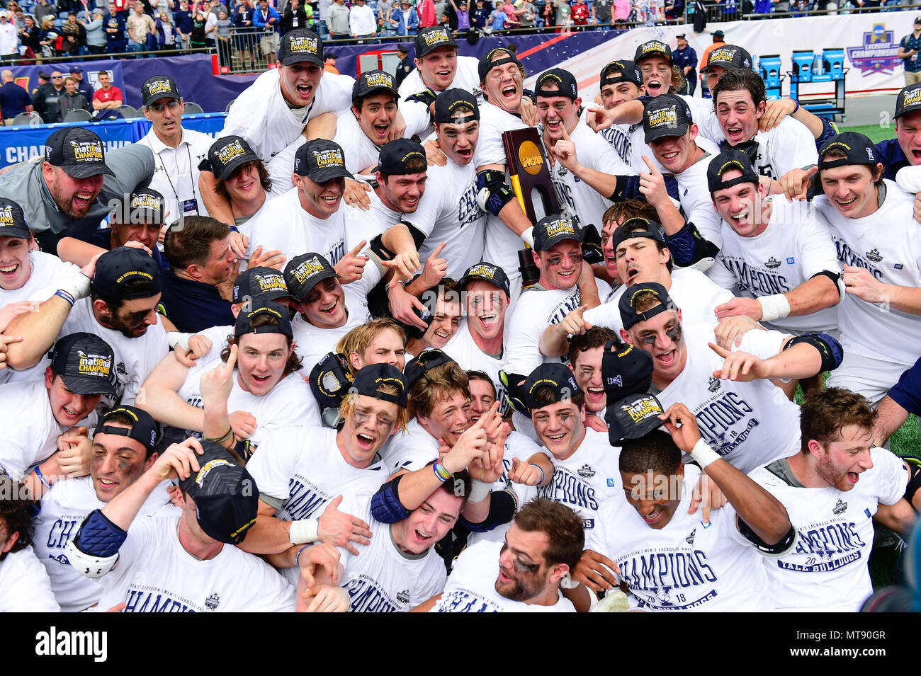 28 mai 2018 : Les Bulldogs Yale célébrer leur victoire à la NCAA Division I Lacrosse Championship entre duc et de Yale, qui a eu lieu au Stade Gillette à Foxborough, Massachusetts), défaites Yale Duc 13--11 pour capturer la NCAA Division I Lacrosse Championship. Eric Canha/CSM Banque D'Images