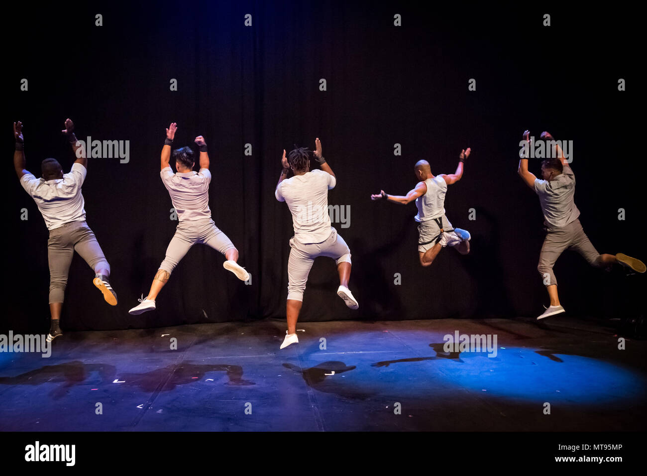 Londres, Royaume-Uni. 29 mai 2018. Amérique latine Colombie circus company 'Circolombia apporte des performances visuelles époustouflantes actes avant leur titre Run To The Underbelly Festival sur le Southbank. Crédit : Guy Josse/Alamy Live News Banque D'Images