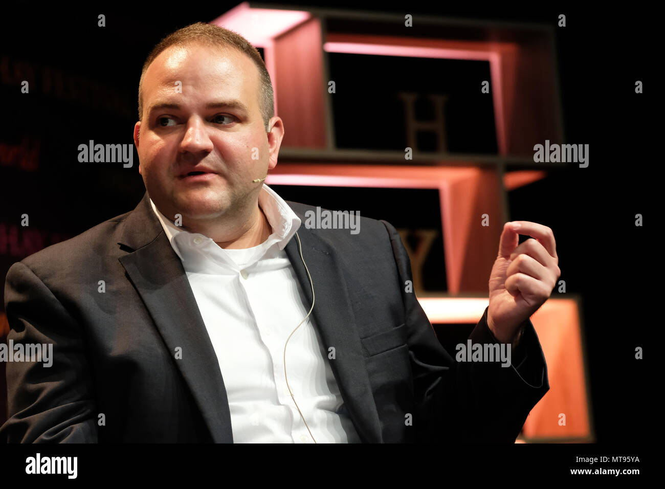 Hay Festival, Hay on Wye, UK - Mardi 29 Mai 2018 - Matthieu T Page l'ex-officier du renseignement et expert en affaires étrangères les pourparlers sur la question de la corruption au Nigeria - Photo Steven Mai / Alamy Live News Banque D'Images