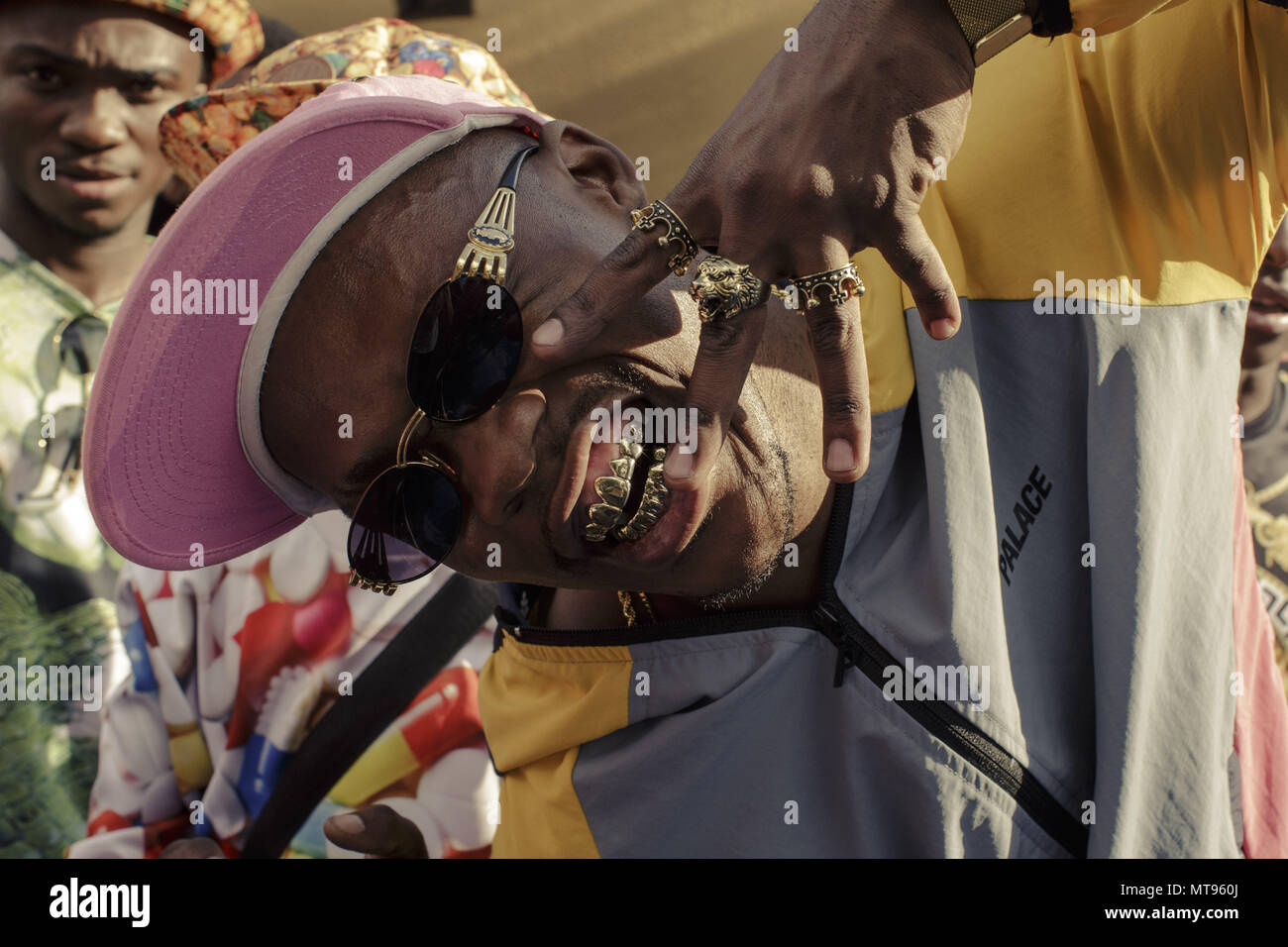 Johannesburg, Soweto, Afrique du Sud. Mar 31, 2018. Les visiteurs de l'Izikhothane la danse de l'événement et s'amuser dans le parc de Thokoza à Soweto, Johannesburg. Credit : Stefan/Kleinowitz ZUMA Wire/Alamy Live News Banque D'Images