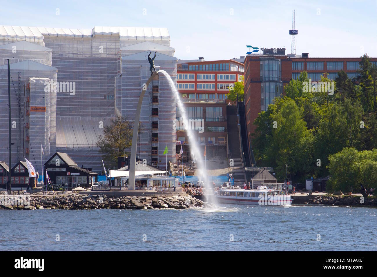 Dieu notre Père sur la fontaine arc-en-ciel sur Nacka Strand, Stockholm, Suède Banque D'Images