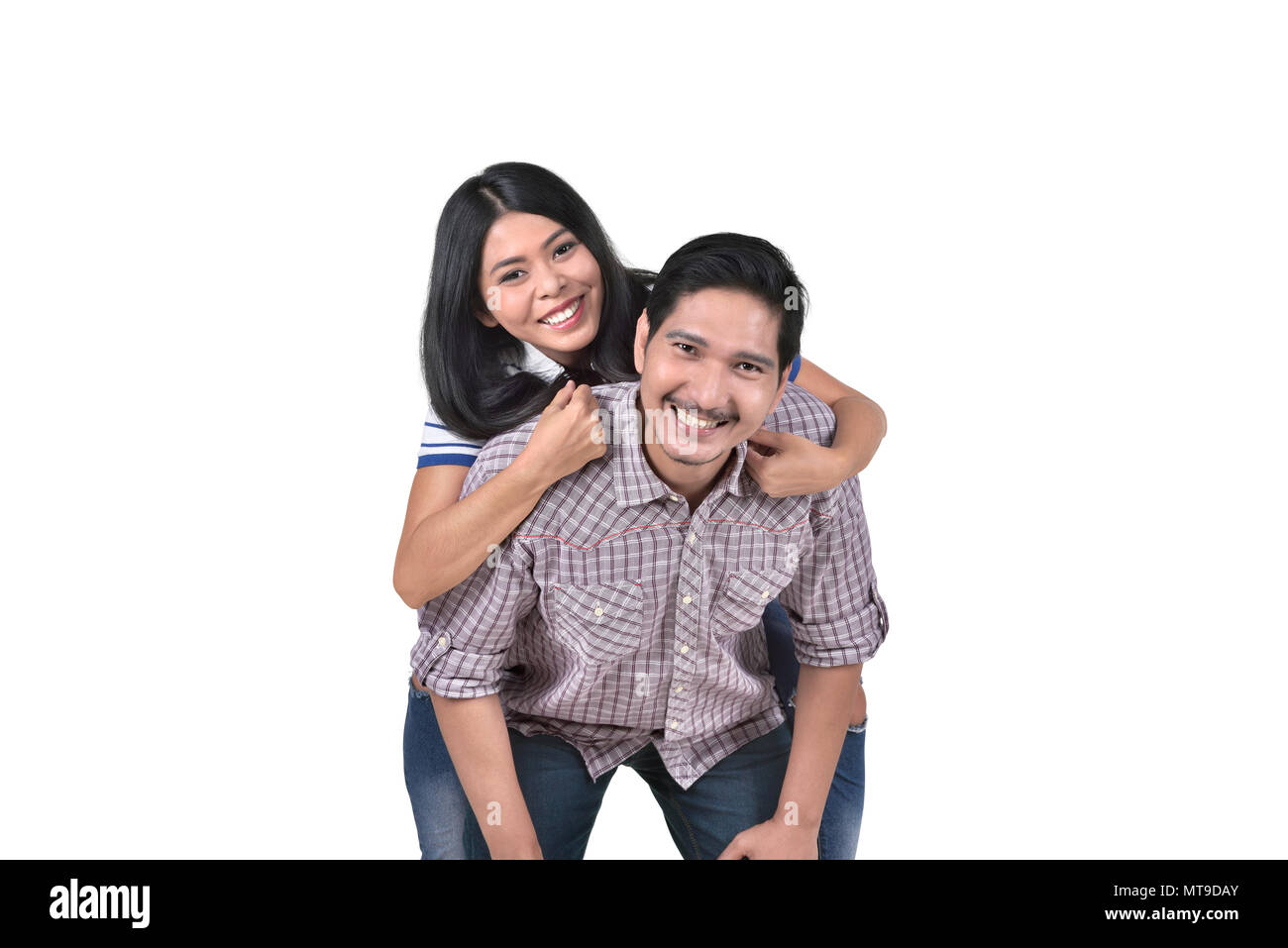 Asian couple romantique dans l'amour de s'amuser ensemble isolé pose sur fond blanc Banque D'Images