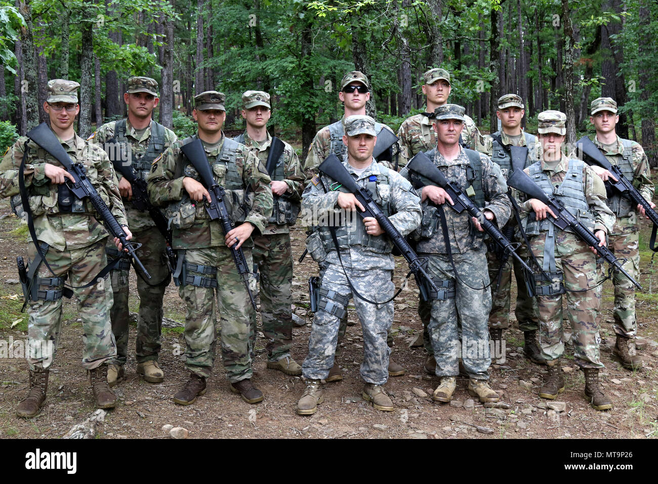Les soldats de la Garde nationale de l'armée de six états ont participé à la compétition de meilleur guerrier de la Garde nationale de la région 5 2018 au Robinson Maneuver Training Center à North Little Rock, Arkansas. La compétition a sélectionné deux gagnants régionaux pour passer à la compétition nationale du meilleur guerrier. L'image d'archives documente les soldats qui entreprennent des tâches militaires évaluées dans un environnement d'entraînement contrôlé. Banque D'Images