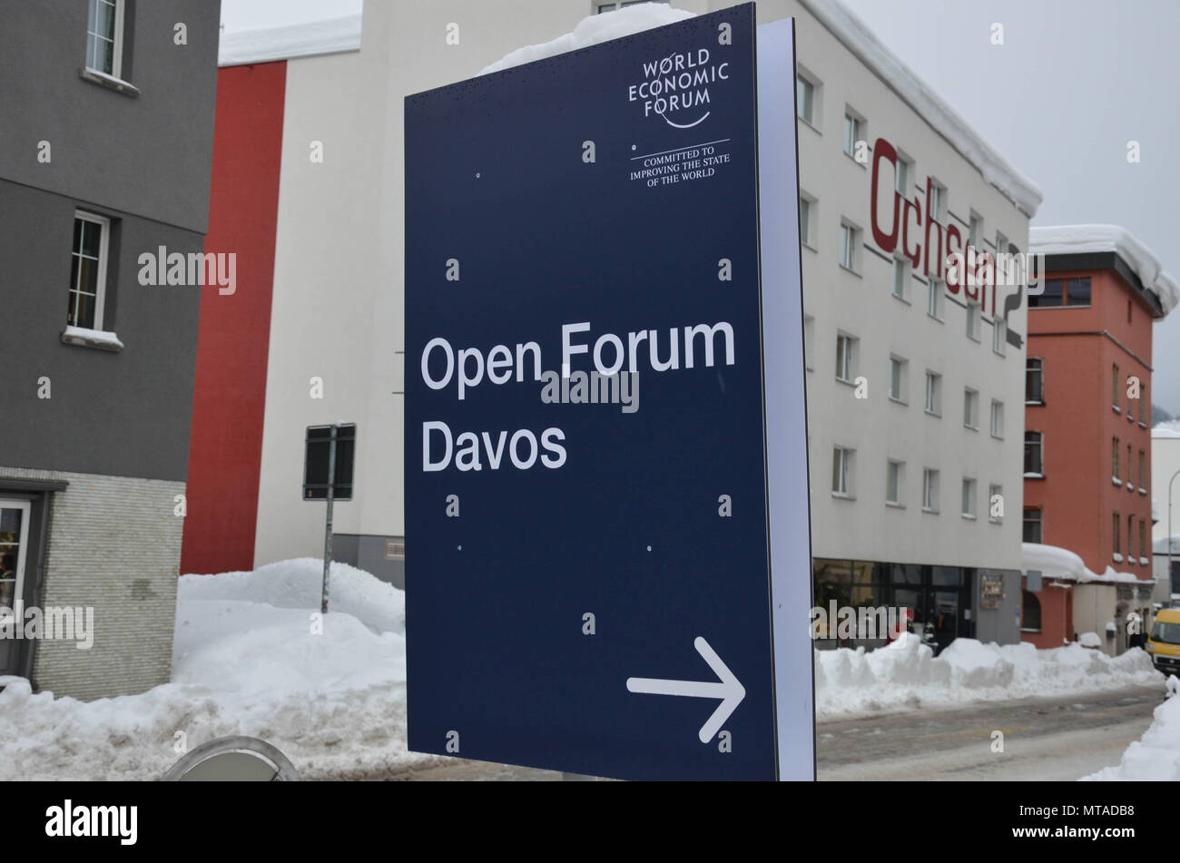 Signe de l'Open Forum Davos, ville hôte, du Forum économique mondial, en Suisse, Janvier 2018 Banque D'Images