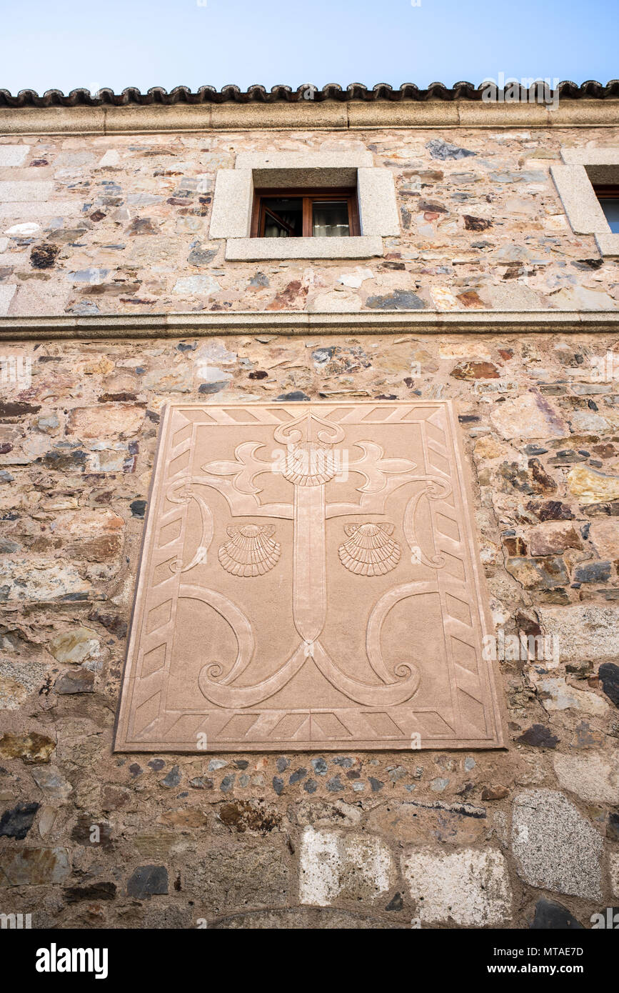 Avec sgraffite croix de Saint James, Caceres du quartier historique, l'Espagne Banque D'Images
