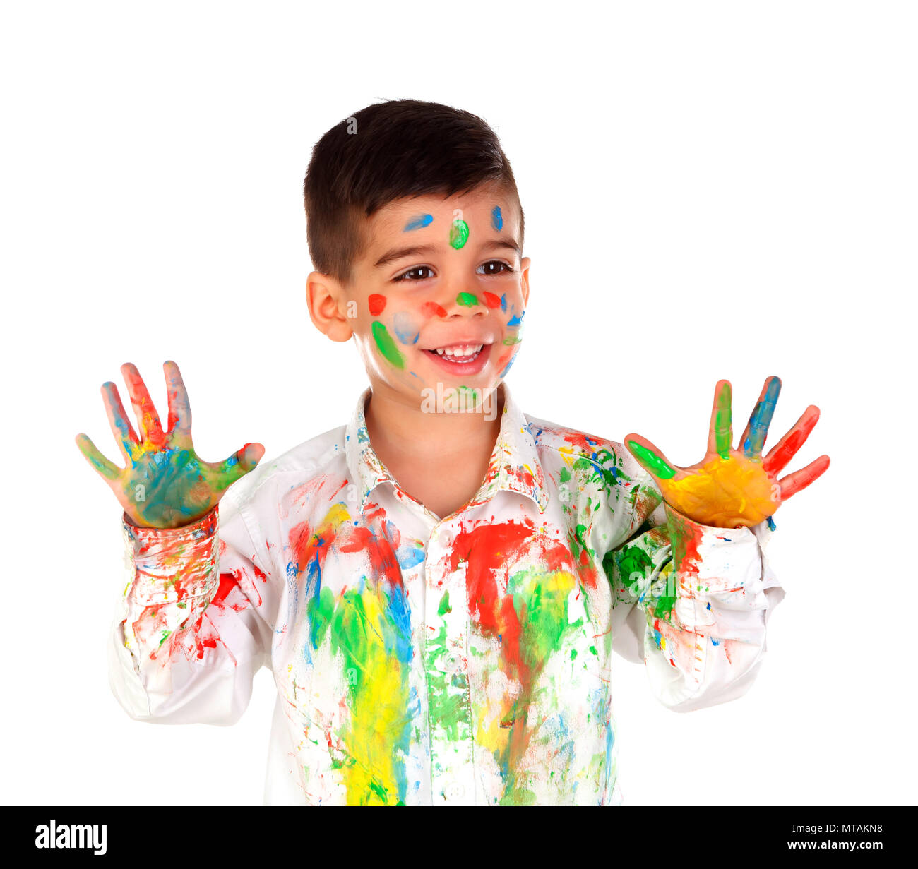 Funny boy avec les mains et le visage plein de peinture isolé sur fond blanc Banque D'Images