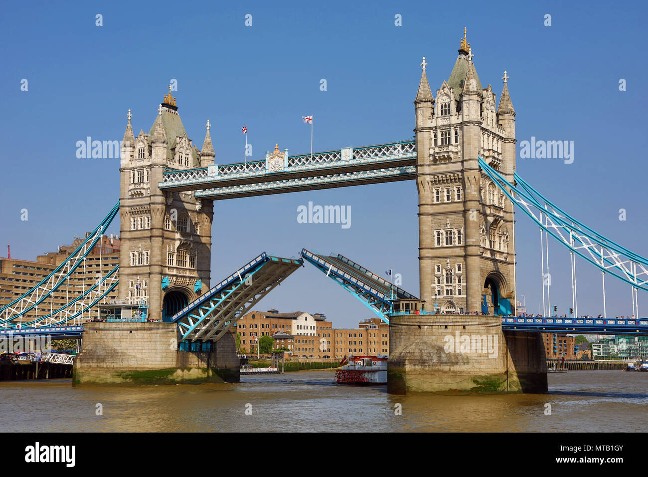 Tower Bridge sur la Tamise à Londres Banque D'Images