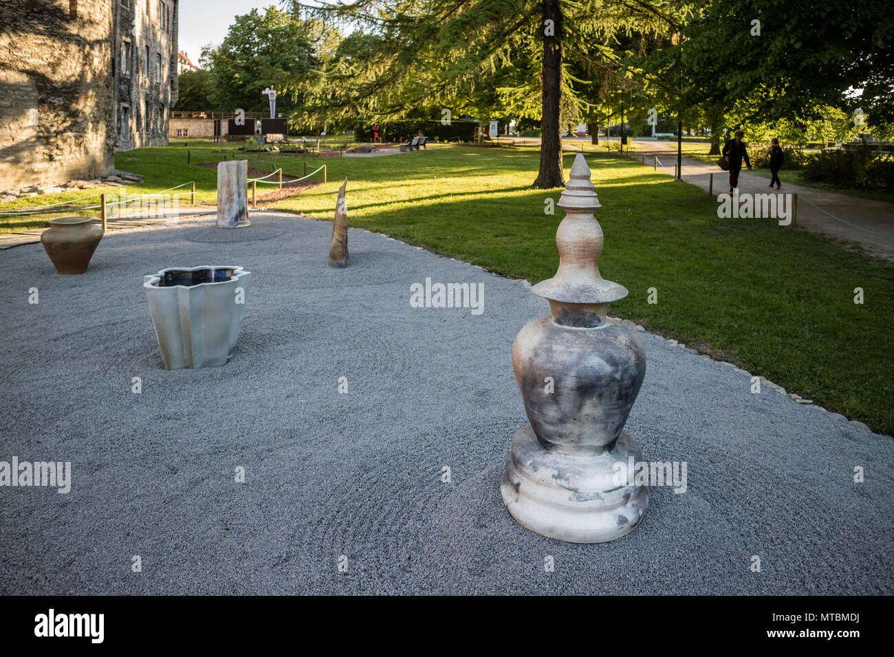 Tallinn, Tallinn, Estonie - 27 mai 2018 : Festival des fleurs de Tallinn, l'une des pièces fait d'argile en forme d'un stupa bouddhiste. Banque D'Images