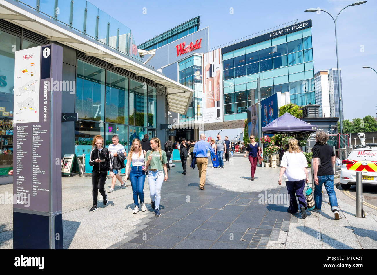 Une vue de l'extérieur de la Westfield Shopping Centre à White City, Shepherd's Bush dans l'ouest de Londres, Royaume-Uni. Banque D'Images
