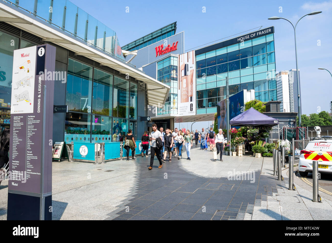 Une vue de l'extérieur de la Westfield Shopping Centre à White City, Shepherd's Bush dans l'ouest de Londres, Royaume-Uni. Banque D'Images